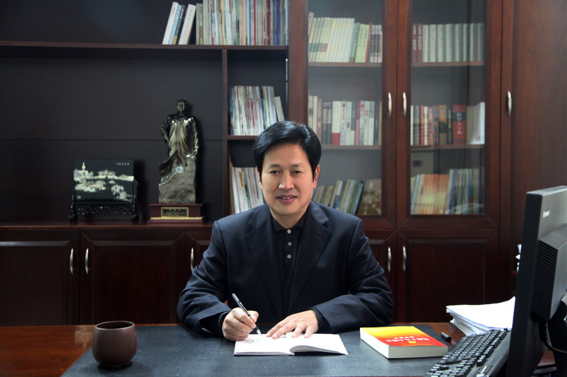 努力做大做強淮海健康養(yǎng)老職業(yè)教育集團——我校黨委書記、校長杜吉林在《徐州日報》顯要位置發(fā)表署名文章，引起社會廣泛關(guān)注